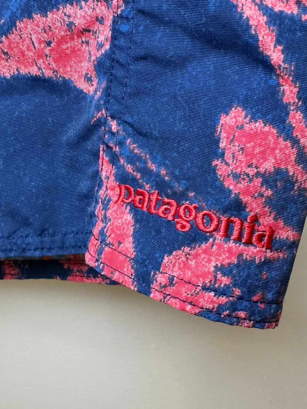 Men's Patagonia Swimsuit Bathing Suit Red Blue Flowers Sz 32 Button Fly Trunks